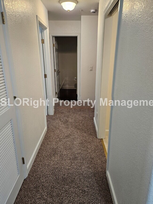Building Photo - AVAILABLE AUGUST - Spacious 3 Bed / 2.5 Bath Templeton Condo