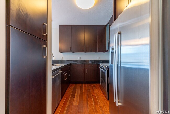 Building Photo - Waihonua 2br 2ba 2pkg (tandem) w/Storage, High Floor, Amenities (Honolulu)