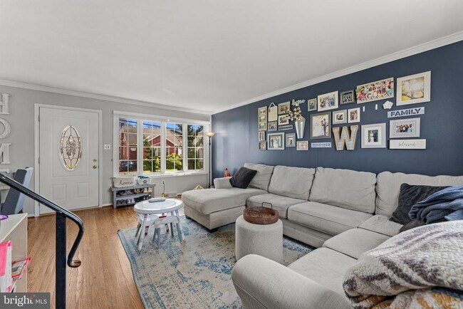 Building Photo - 268 Maple Ave