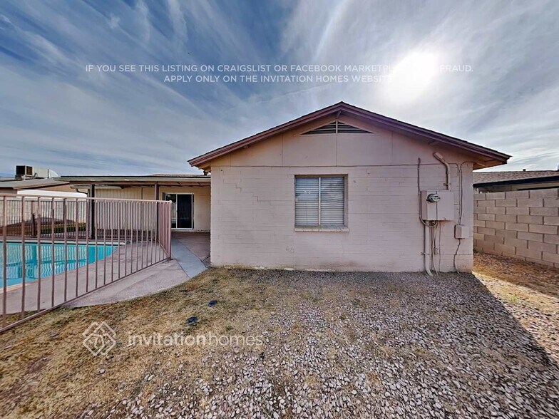 Building Photo - 7208 W Glenrosa Ave