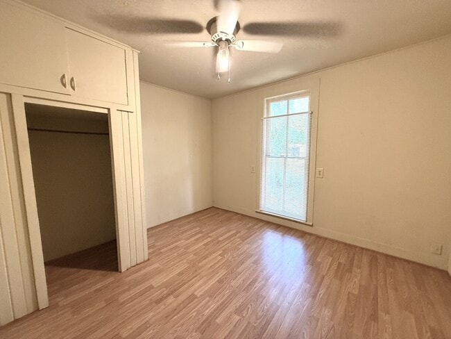 Building Photo - 817 Hargrove St