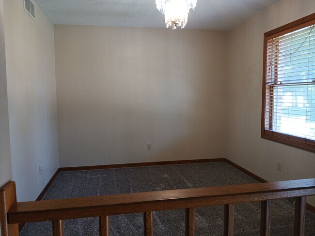 Building Photo - 3 bedrooms, 2.5 bathrooms, 2 car garage, with bonus flex room!
