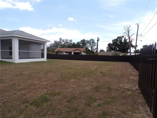 Building Photo - 2989 Pinetree St