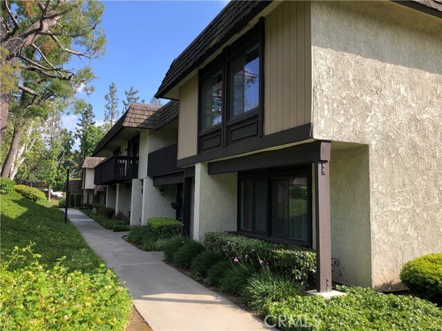 Building Photo - 623 Briarwood Ln