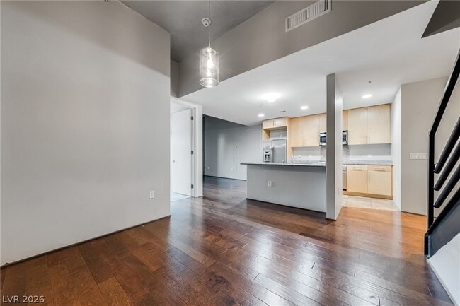 Building Photo - 353 E Bonneville Ave
