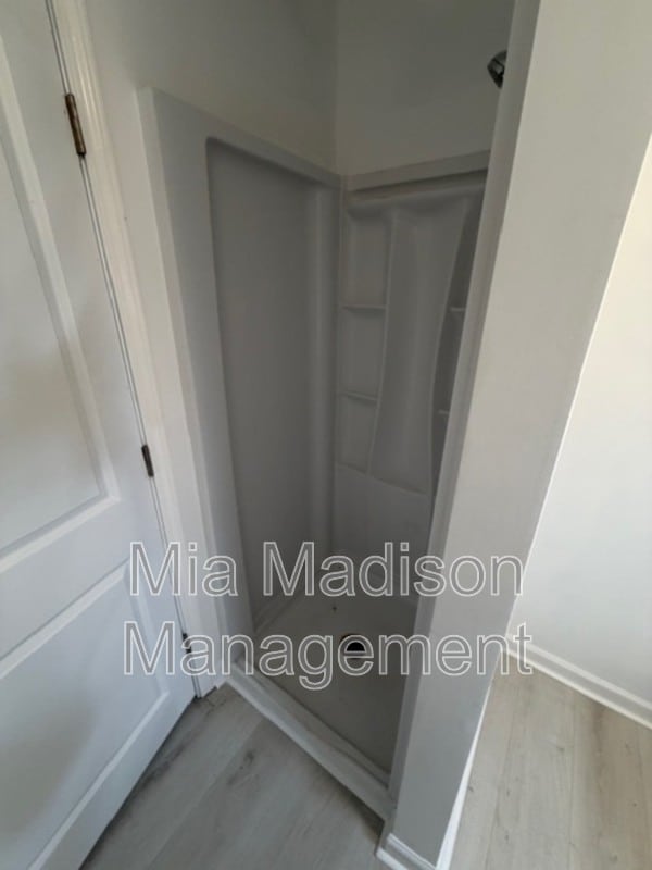 Building Photo - 1518 Heron St