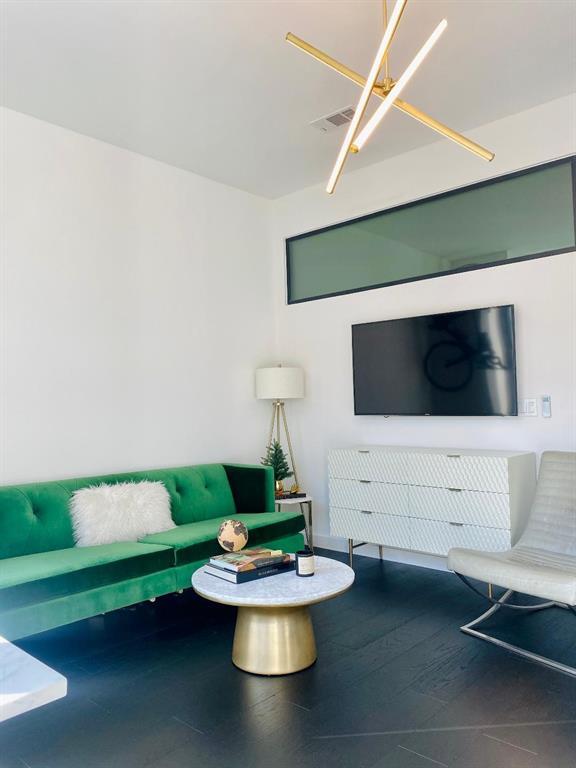 Building Photo - 800 Embassy Dr