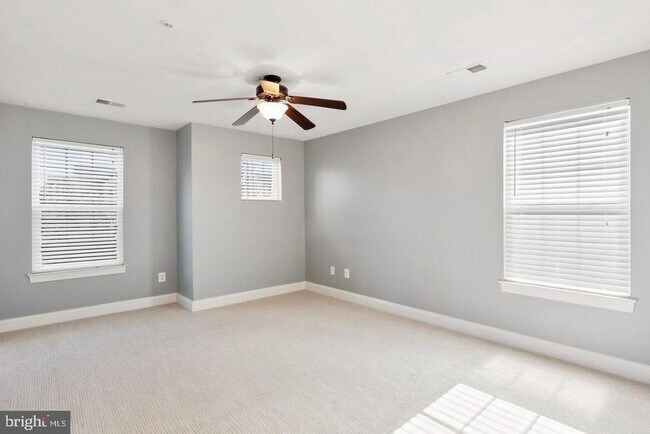 Building Photo - 25749 Racing Sun Dr