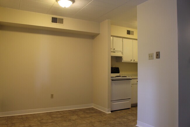 Interior Photo - HP 2521 (B)