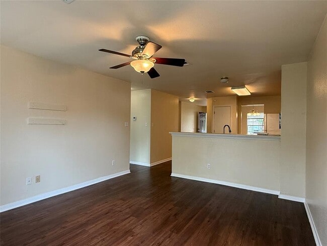 Building Photo - 316 Meadow Park Dr