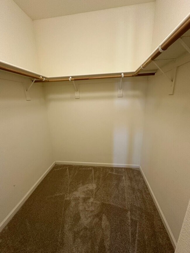 Building Photo - 2240 Carbondale Way