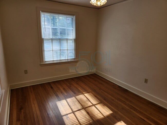 Building Photo - Great 3 Bedroom 1 Bathroom in Forest Heigh...