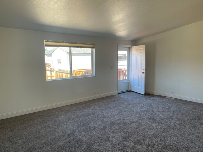 Building Photo - Beautifully updated Mobile Home in Carson City