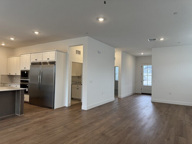 Building Photo - 7419 Castle Dr