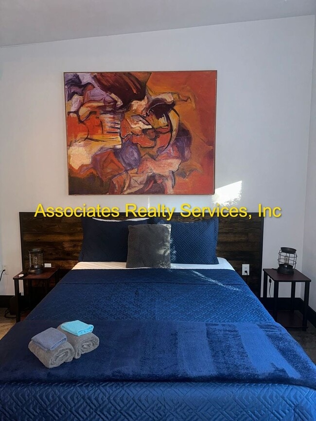 Building Photo - Modern Industrial 2Bed/2Bath Plus Loft in NW Gainesville