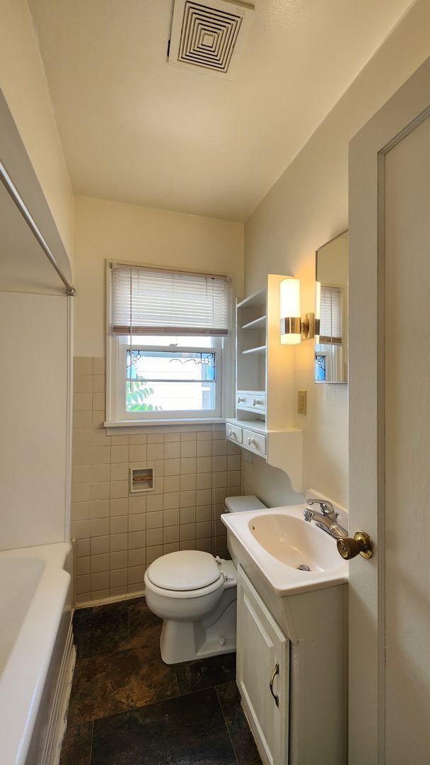 Building Photo - Beautiful University Area Home