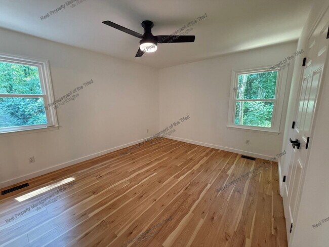 Building Photo - 2707 Stratford Dr