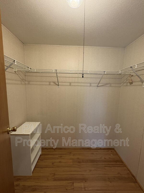 Building Photo - 616 Klickety Klak Ln