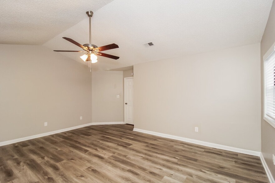 Building Photo - 3901 Old Villa Ct