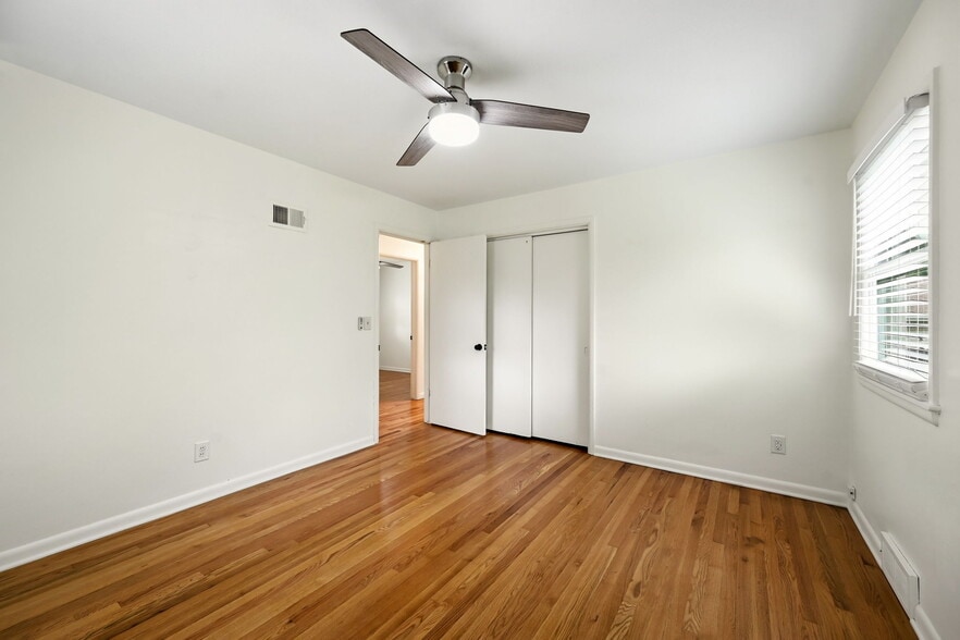 Building Photo - 303 S.W. Pinnell Dr