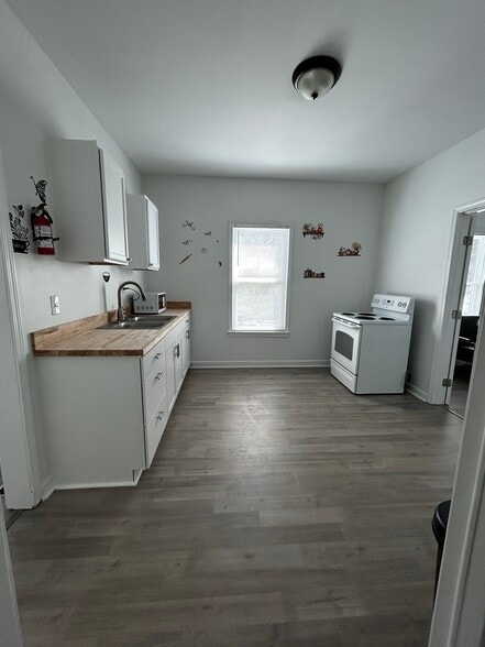 Kitchen - 2809 7th St SW