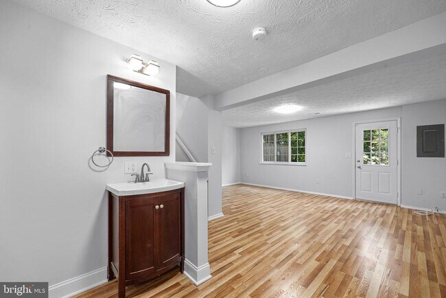 Building Photo - 1632 Barnstead Dr