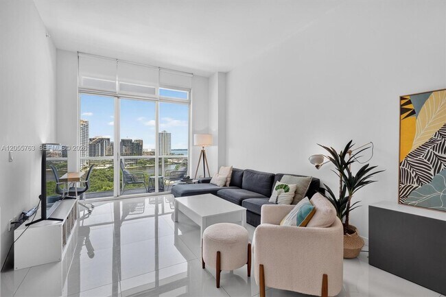 Building Photo - 500 Brickell Ave