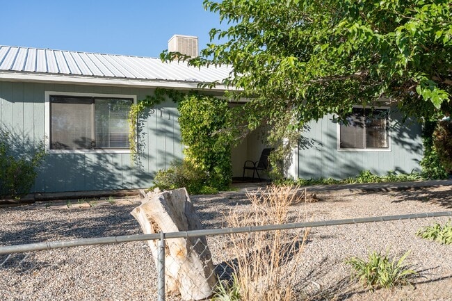 Building Photo - 511 Western Dr