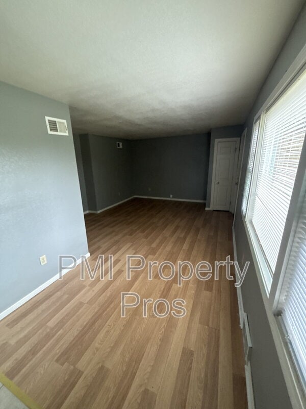 Building Photo - 6712 W Villard Ave