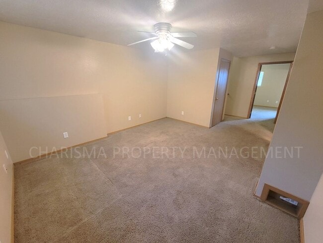 Building Photo - COZY 3 BD, 2 BA HOUSE IN NORTHWEST SIOUX FALLS!