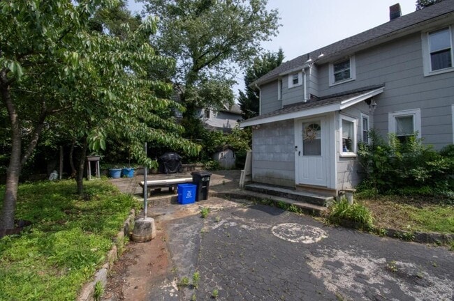 Building Photo - 25 Hillside Ave