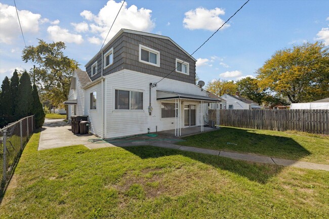 Building Photo - 1032 Hudson St