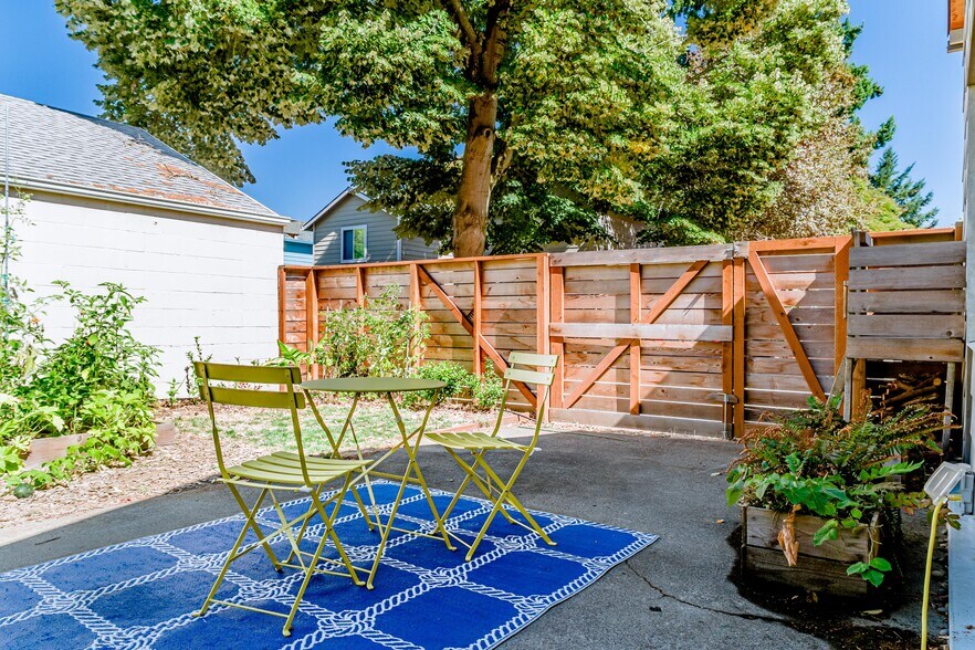 Building Photo - 8020 N Hurst Ave