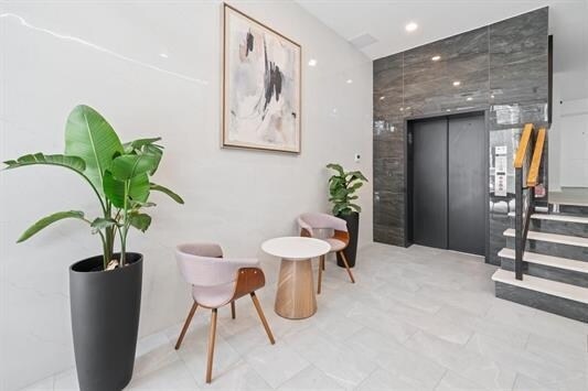 Building Photo - 32 Jones St