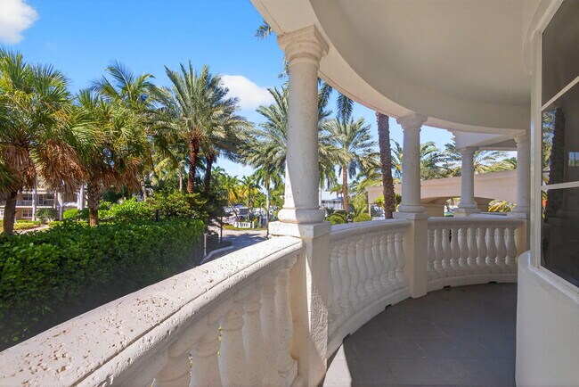 Building Photo - 155 S Ocean Ave