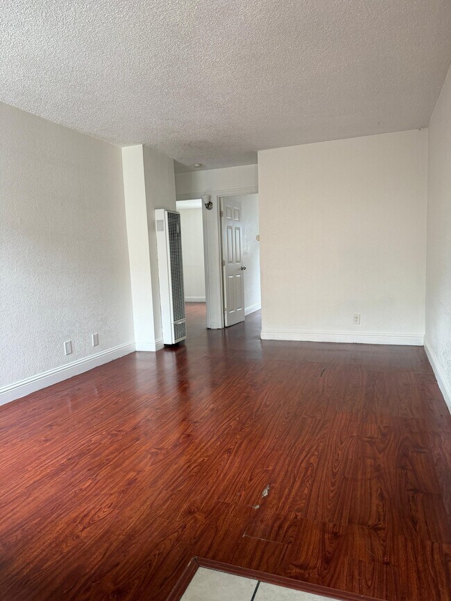Building Photo - 528 S 17th St