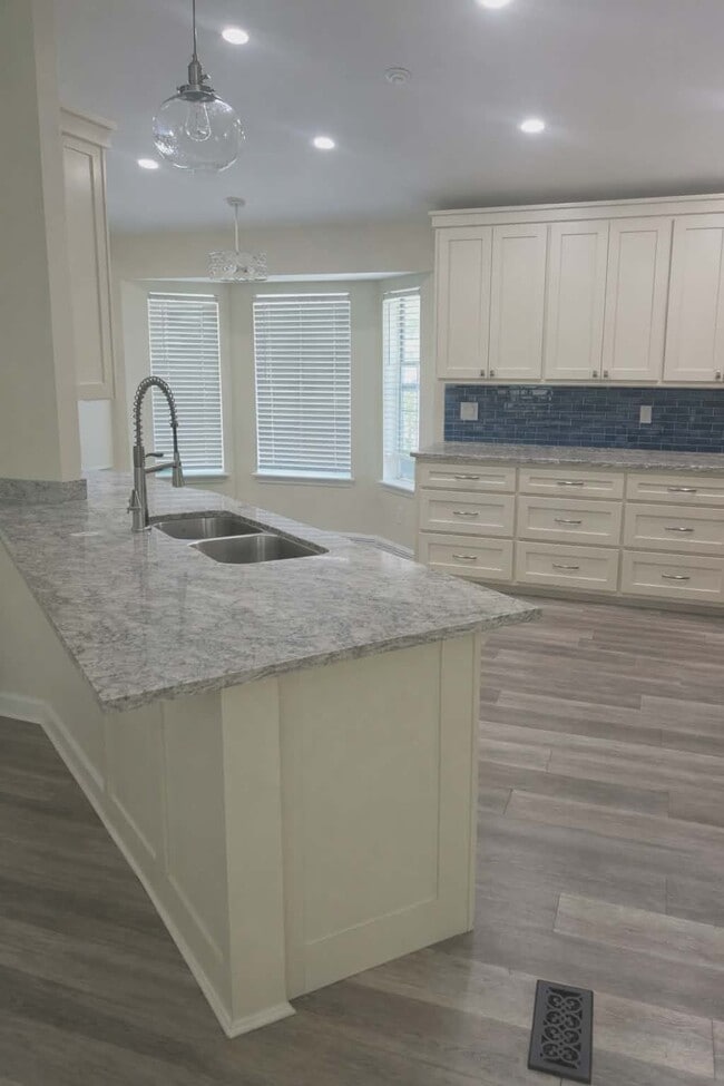 Building Photo - 79 Sherlock Dr