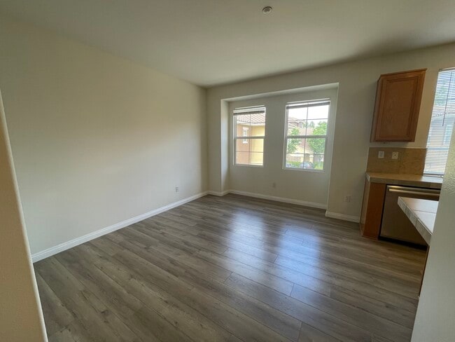 Building Photo - 910 Timberwood