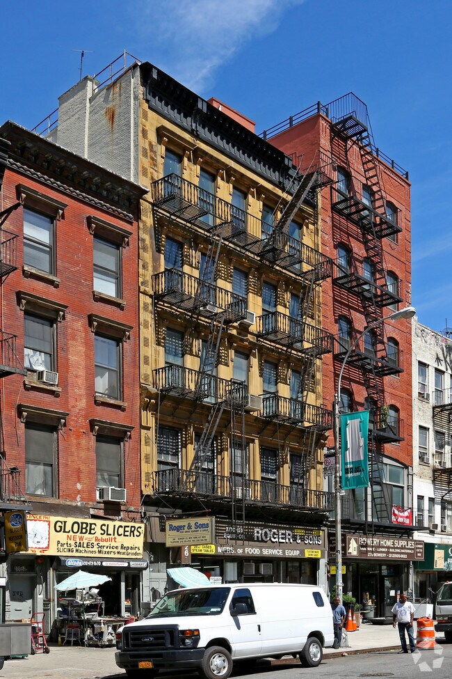 Building Photo - 268 Bowery