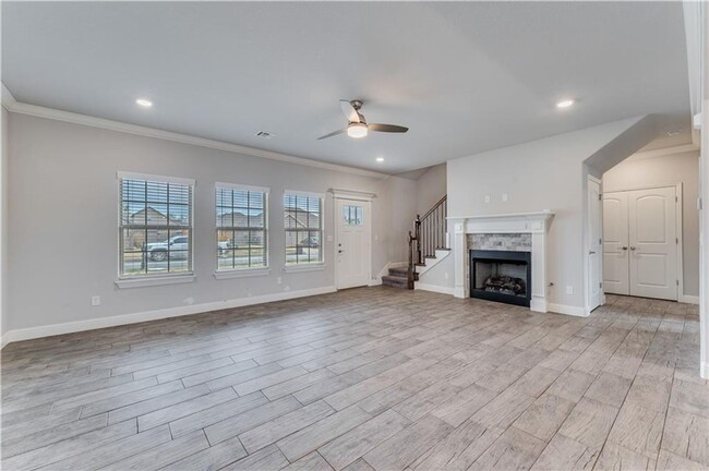 Building Photo - Minutes from I-49! 4BR/2.5BA Home