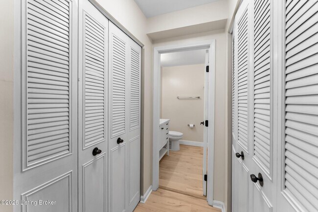 Building Photo - 320 Highwood Dr