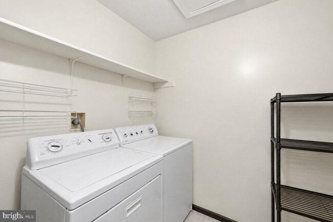 Building Photo - 10118 Oakton Terrace Rd