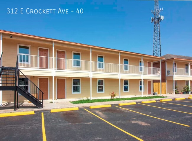 Building Photo - 312 E Crockett Ave