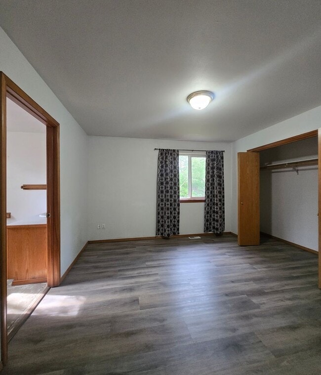 Building Photo - 3 Bed, 2 Bath Craftsman Style Home - Great Location in Port Townsend!