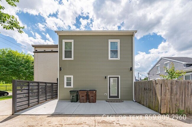 Building Photo - 1230 Fisk St
