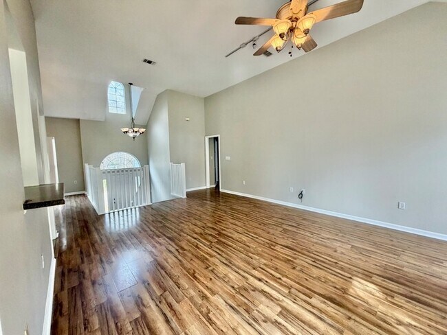 Building Photo - 81 Lake Front Dr