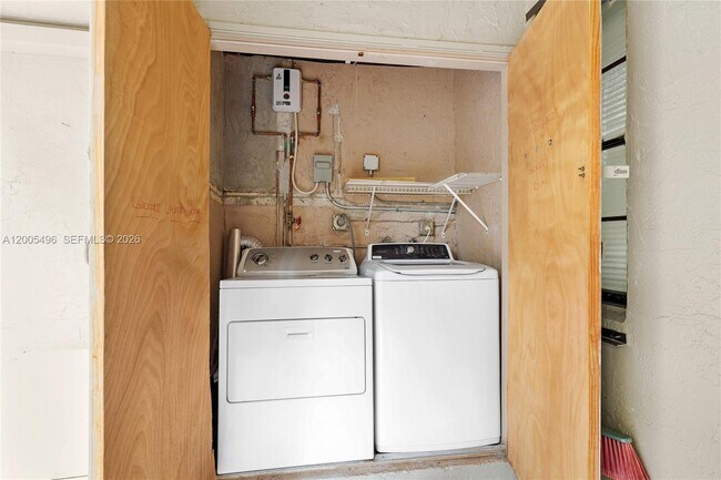 Building Photo - 10535 SW 154th Ct