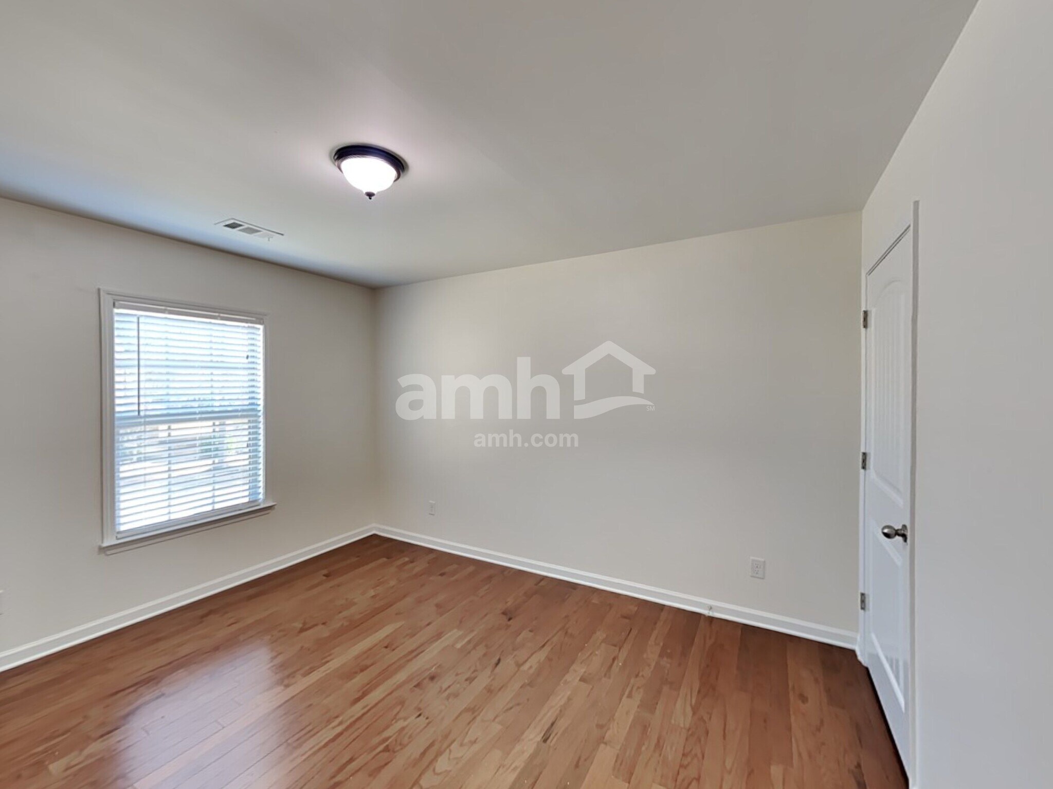 Building Photo - 687 Ivy Chase Loop