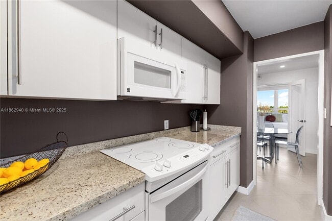 Building Photo - 4925 Collins Ave