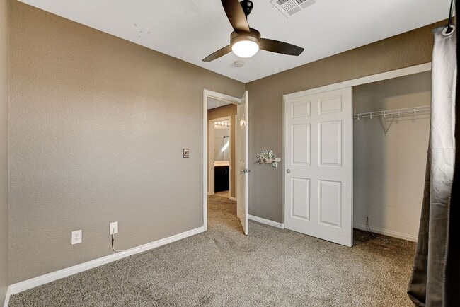 Building Photo - 4 bedroom cul-de-sac home in Henderson!